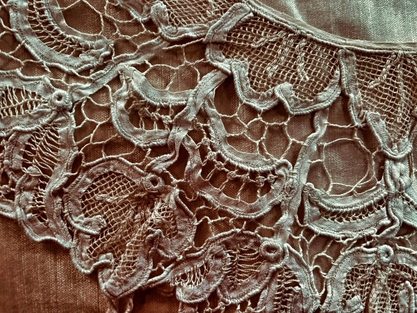 Antique Cream Lace Collar - CR107