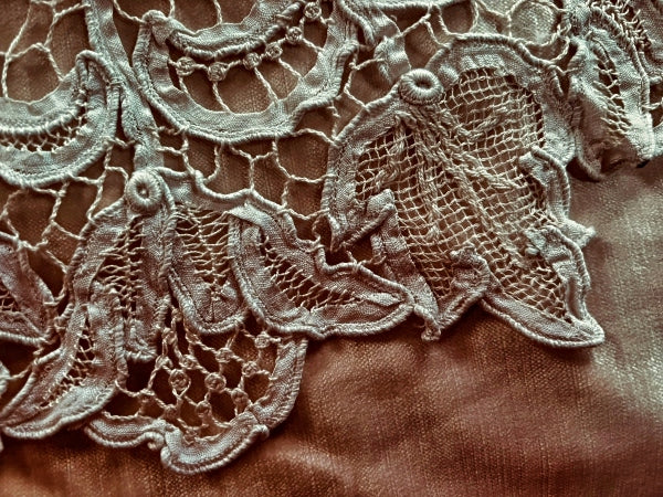 Antique Cream Lace Collar - CR107