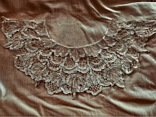 Antique Cream Lace Collar - CR107