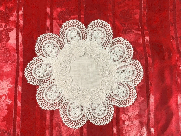Ring O' Roses Doily - D236