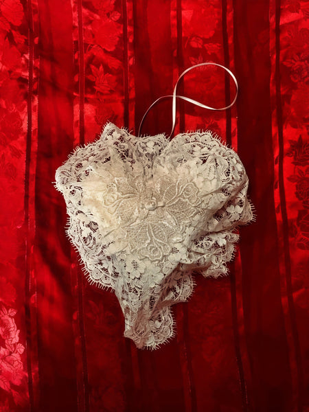 Lace Lovers Dangly Heart Cushion - HCN137