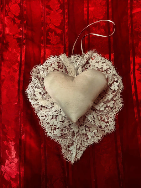 Lace Lovers Dangly Heart Cushion - HCN137