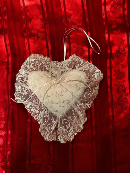 Lace Lovers Honeysuckle Dangly Heart Cushion - HCN231/S