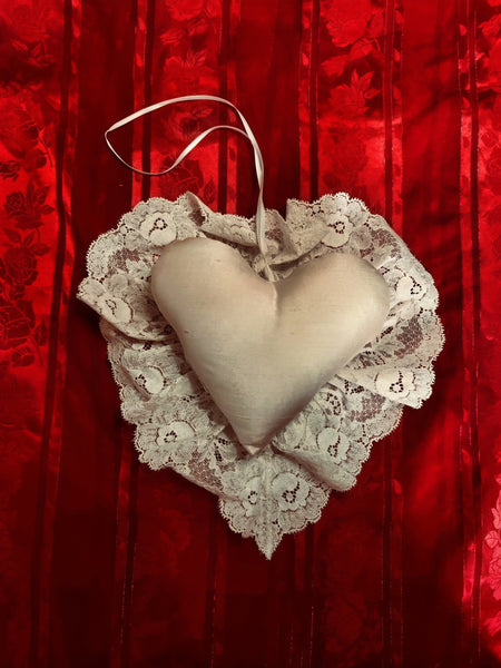 Lace Lovers Dangly Heart Cushion - HCNYD