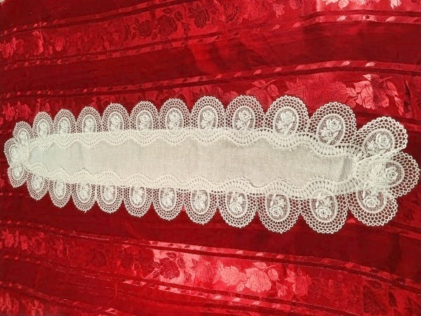 Ring O' Roses Runner - R236