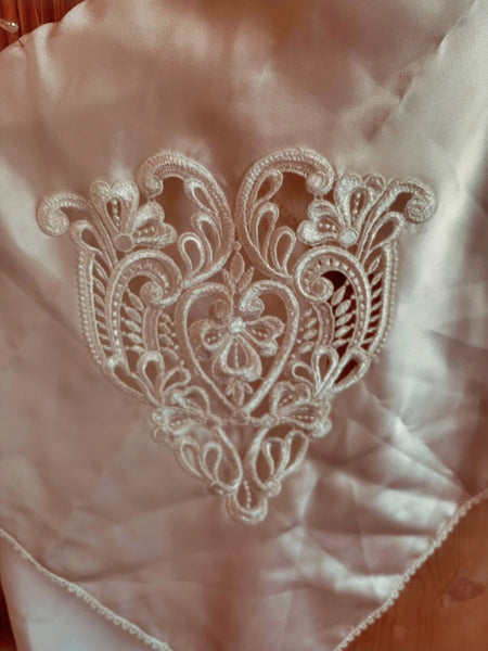 Large Cream Silk and Nottingham Lace Shawl - SH263