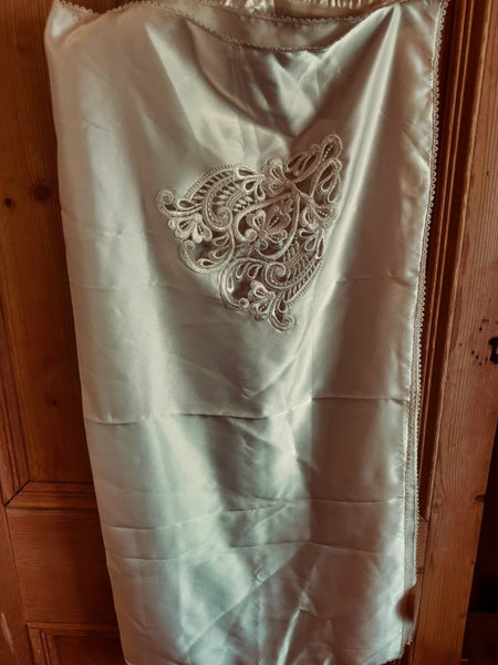 Large Cream Silk and Nottingham Lace Shawl - SH263