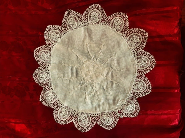 Ring O' Roses Table Centre - TC236
